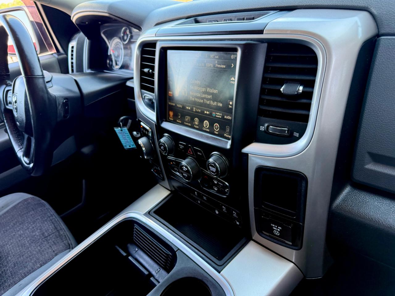 RAM 1500 Big Horn Crew Cab 4WD 2017