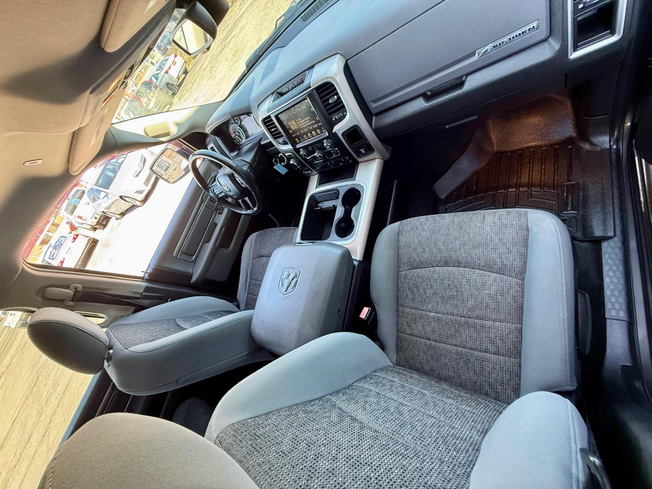 RAM 1500 Big Horn Crew Cab 4WD 2017