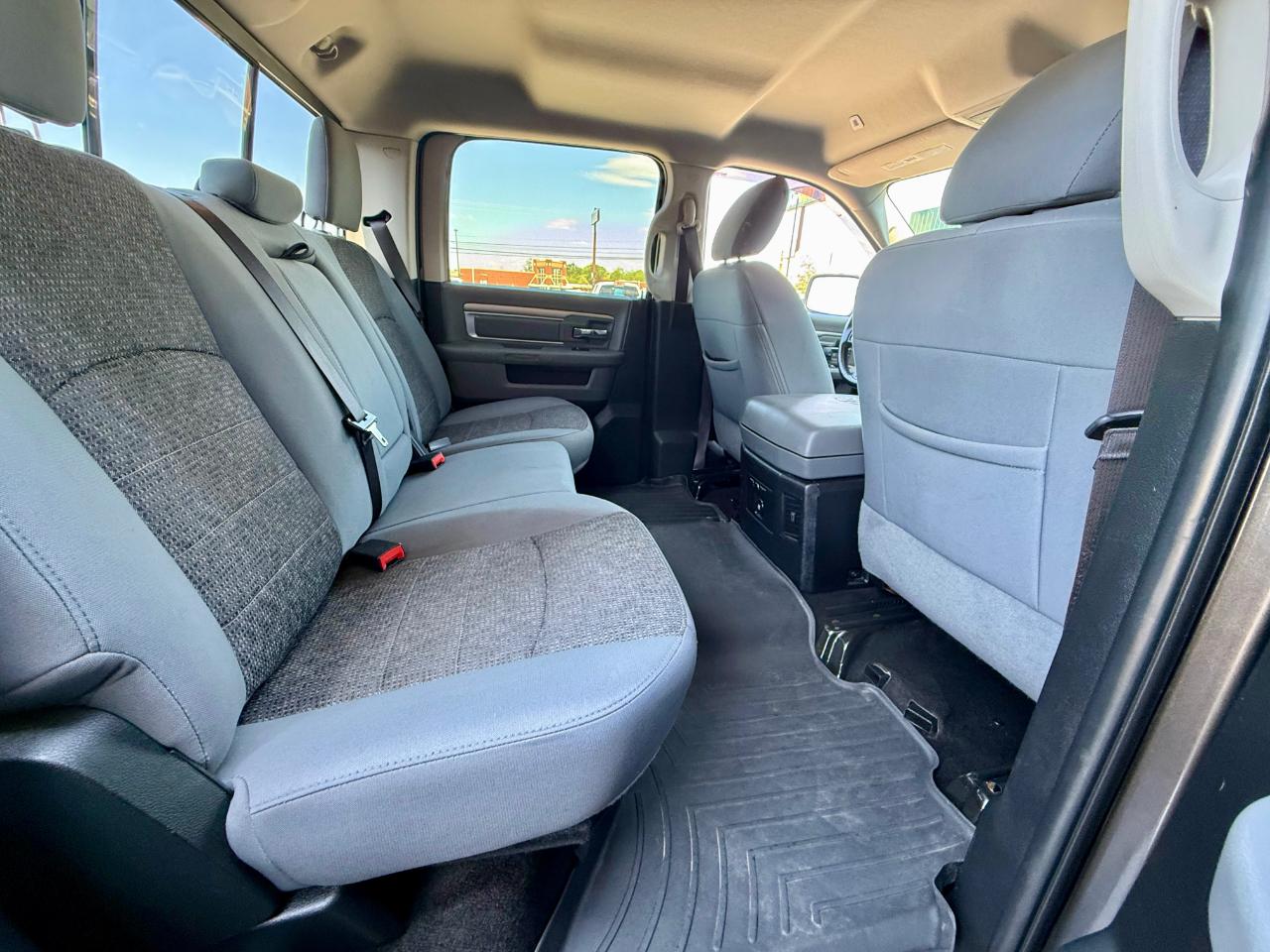 RAM 1500 Big Horn Crew Cab 4WD 2017