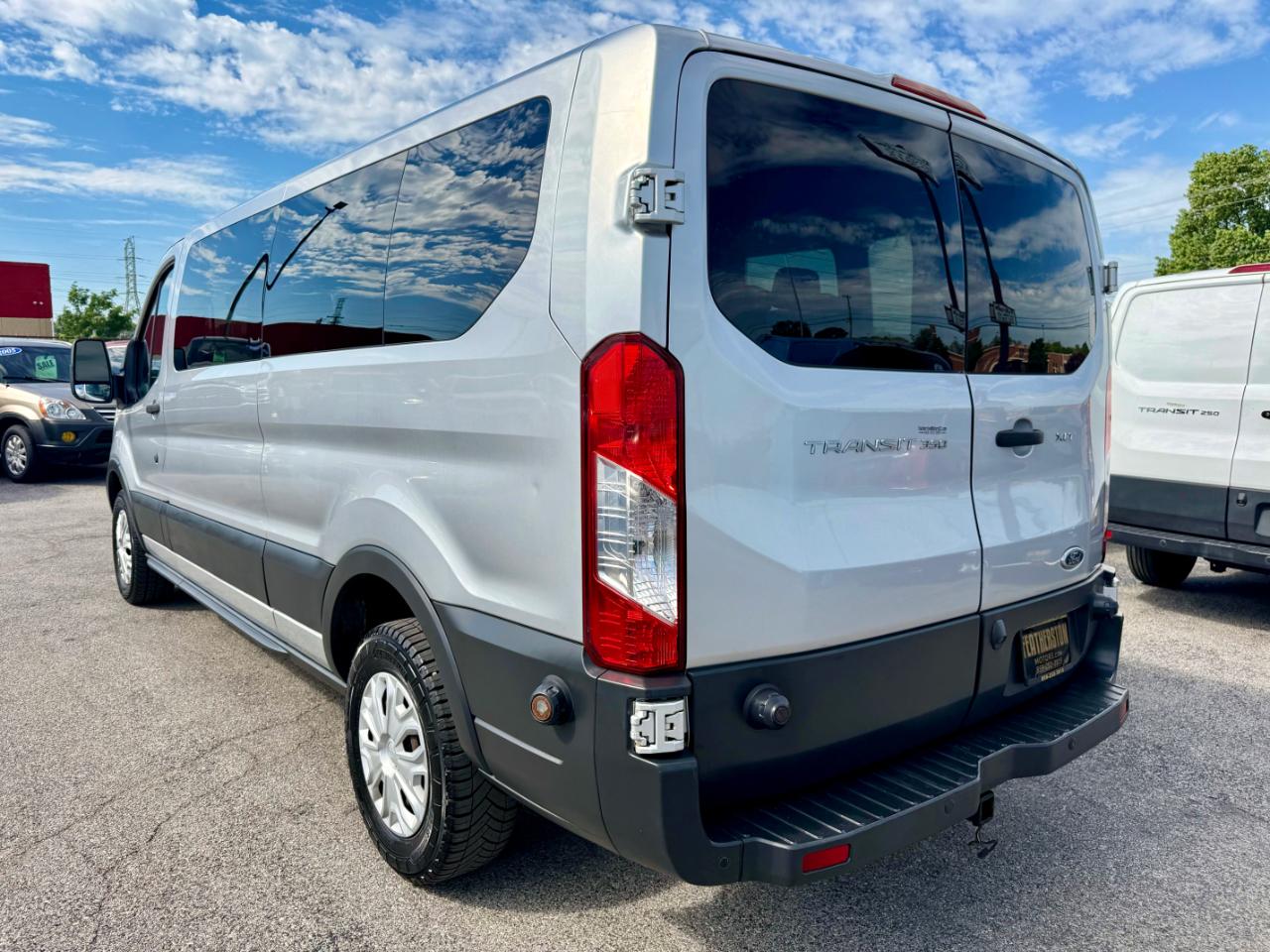 Ford Transit 350 Wagon Low Roof XL 60/40 Pass. 148-in. WB 2016