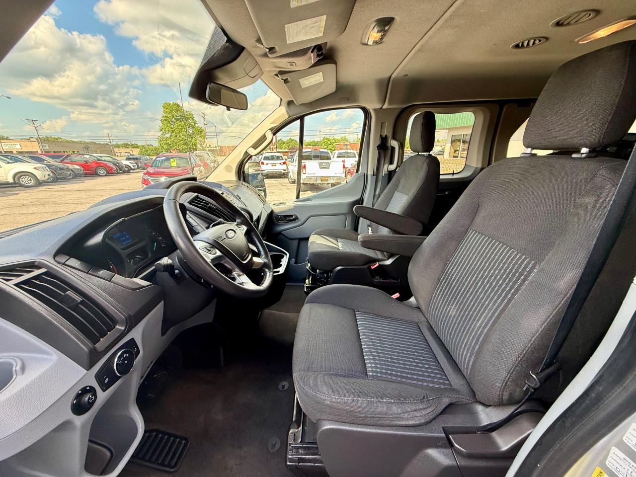 Ford Transit 350 Wagon Low Roof XL 60/40 Pass. 148-in. WB 2016