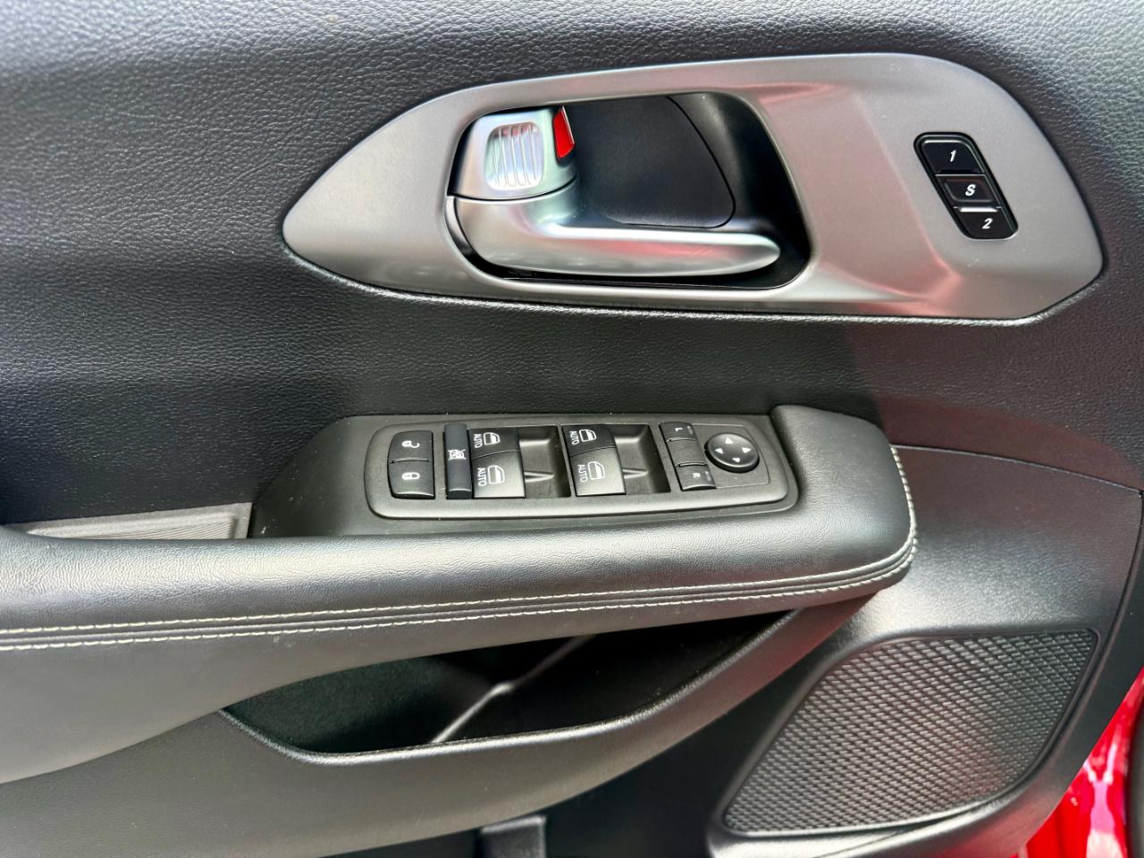 Chrysler Pacifica Select 2025