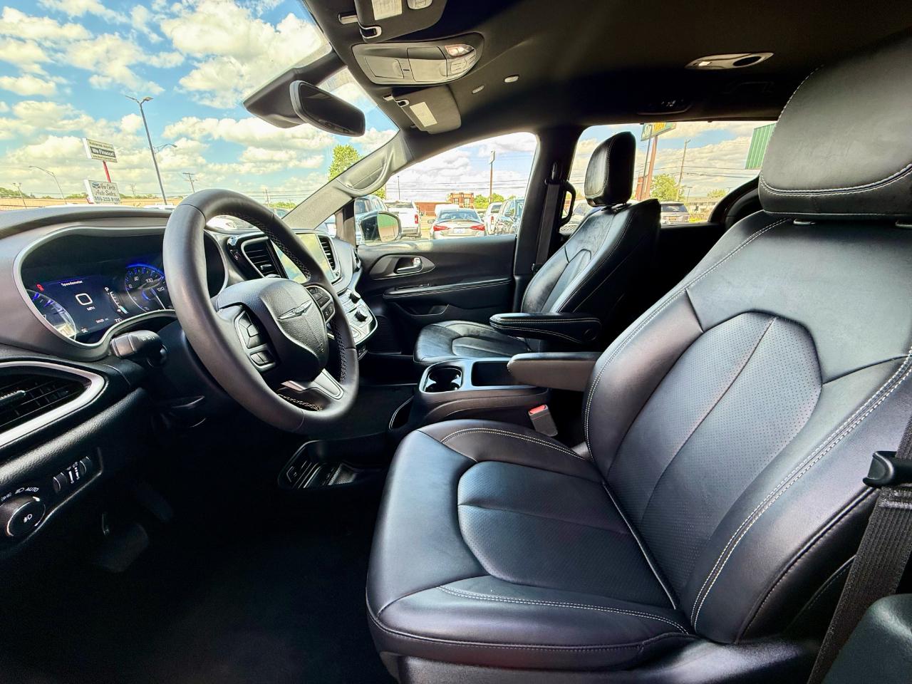 Chrysler Pacifica Select 2025