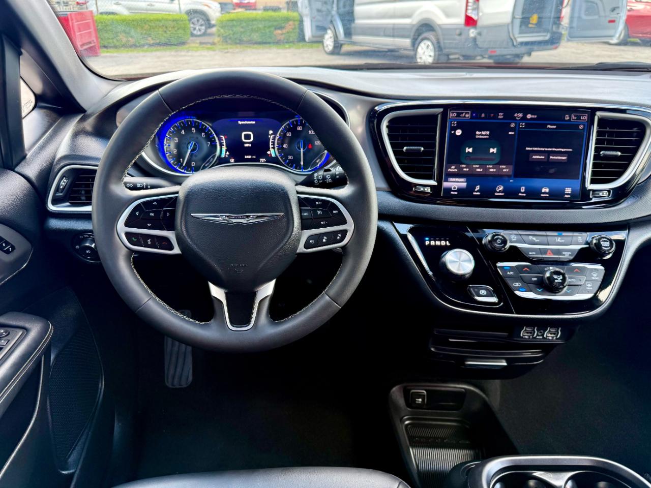 Chrysler Pacifica Select 2025