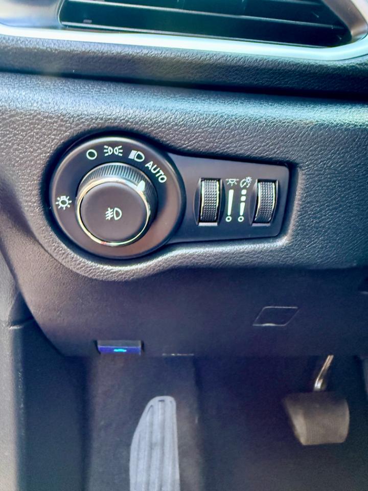 Chrysler Pacifica Select 2025