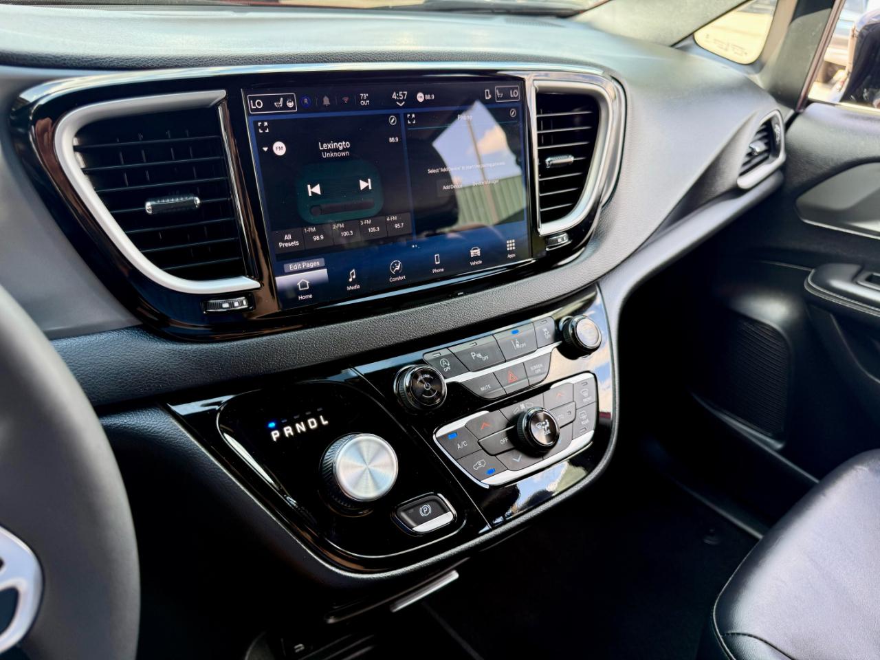 Chrysler Pacifica Select 2025