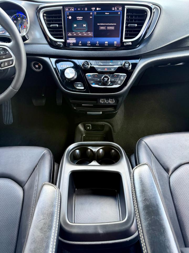 Chrysler Pacifica Select 2025