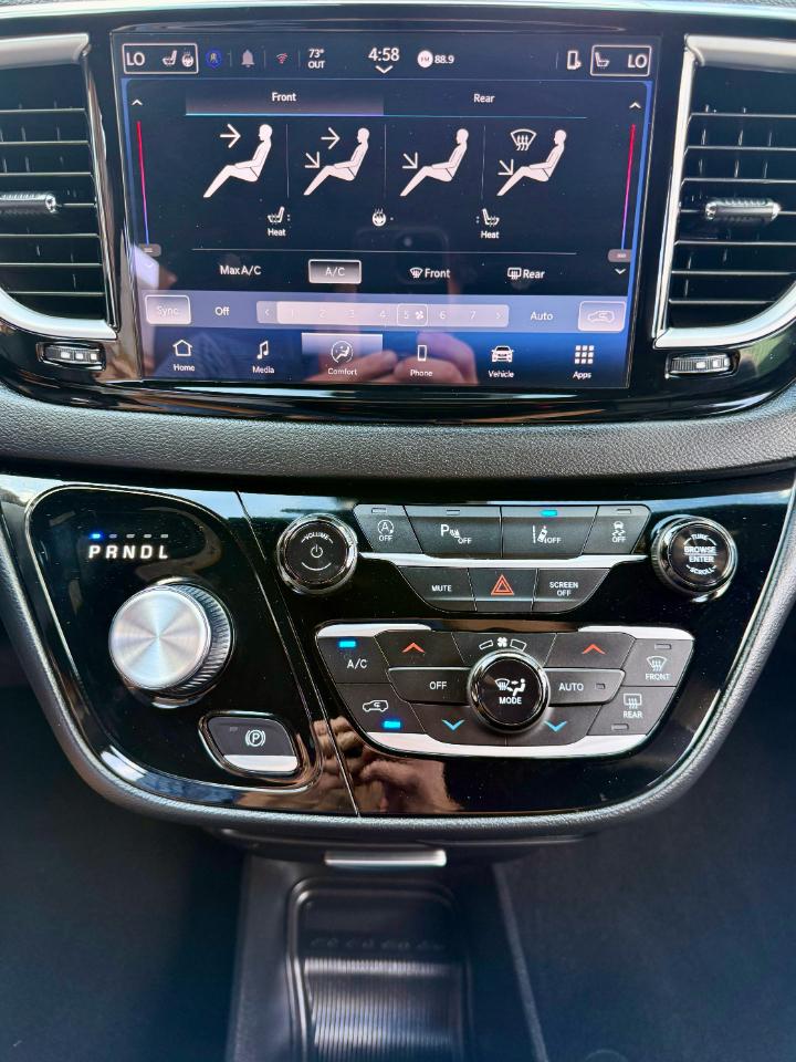 Chrysler Pacifica Select 2025