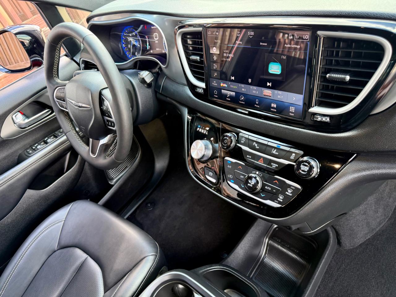 Chrysler Pacifica Select 2025
