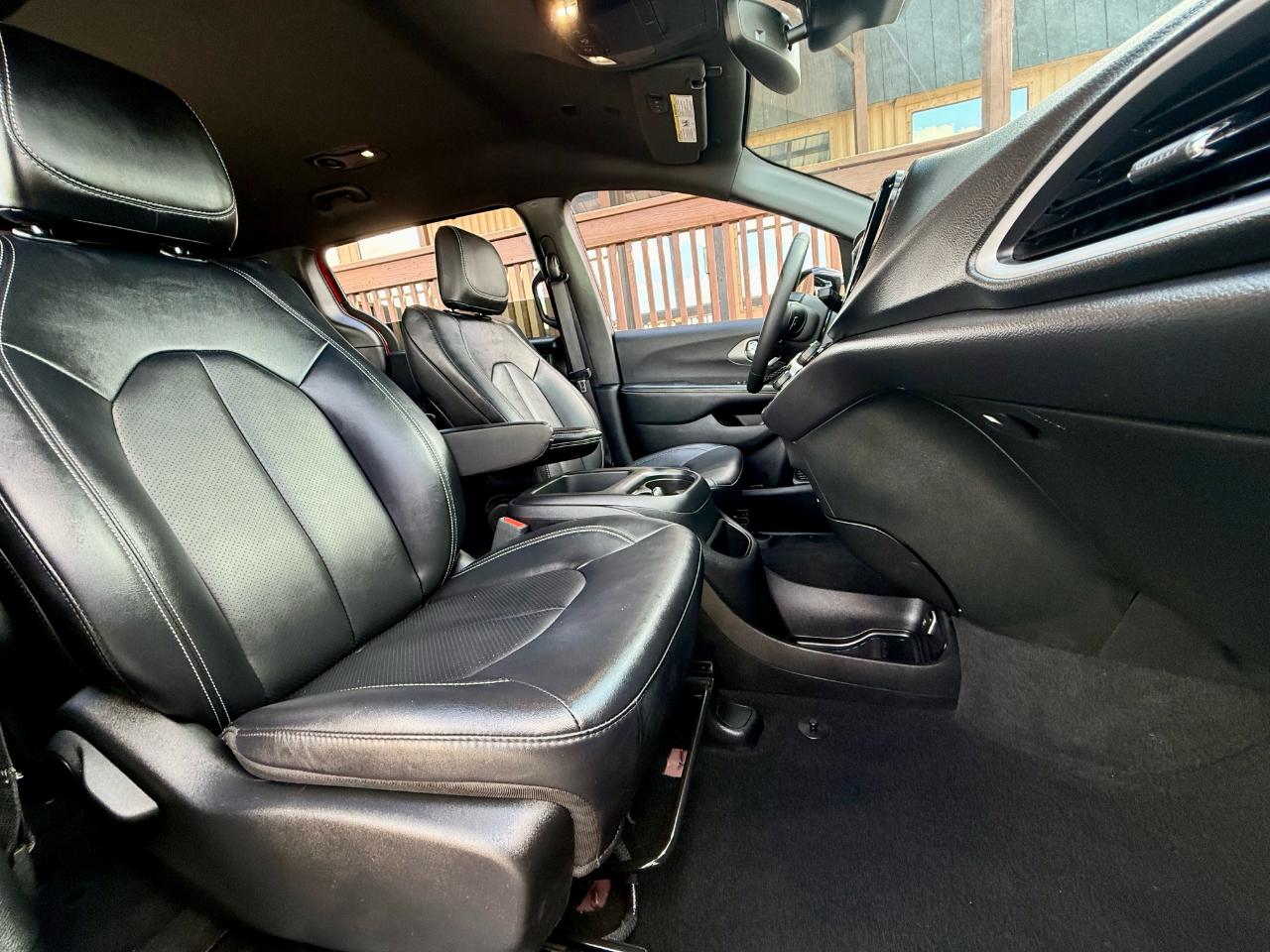Chrysler Pacifica Select 2025