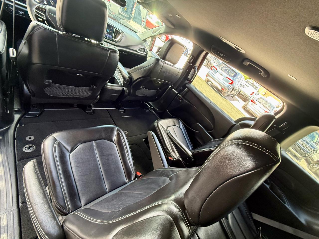 Chrysler Pacifica Select 2025