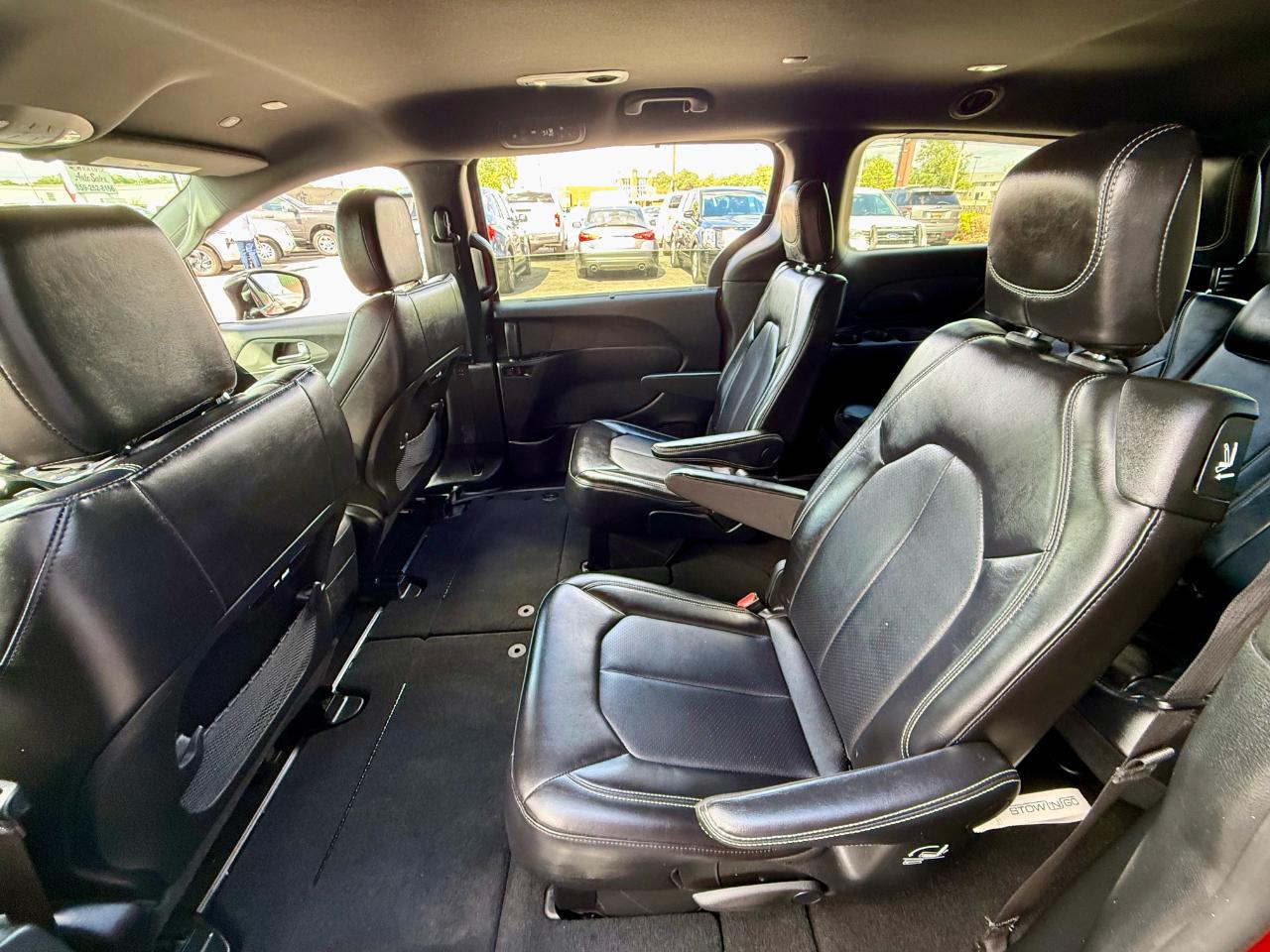 Chrysler Pacifica Select 2025
