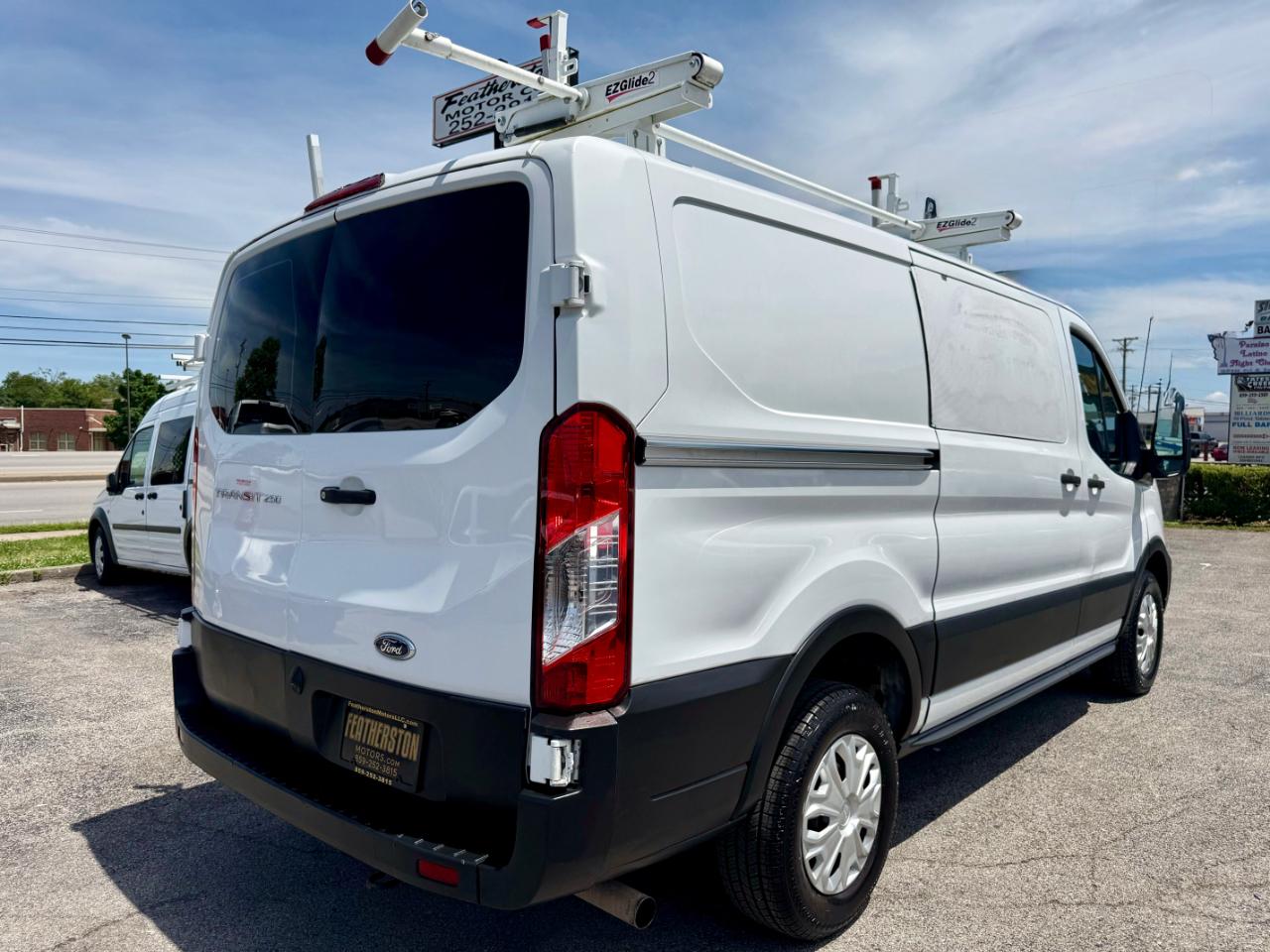 Ford Transit 250 Van Low Roof w/Sliding Pass. 130-in. WB 2020