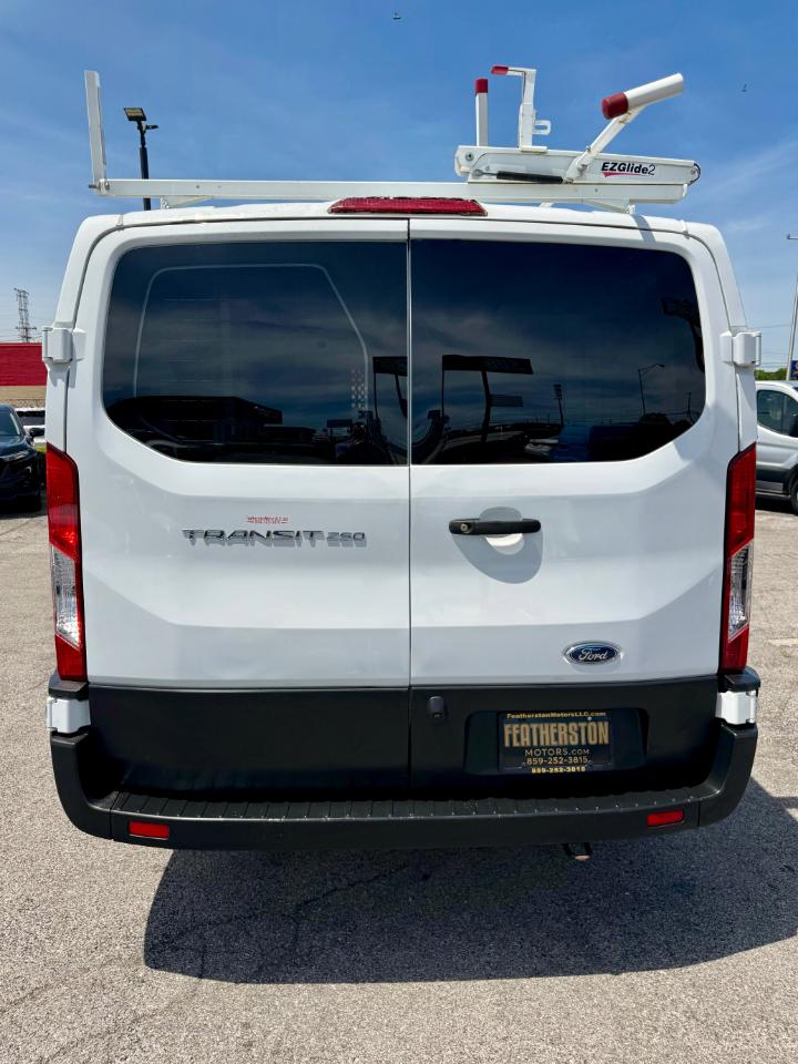 Ford Transit 250 Van Low Roof w/Sliding Pass. 130-in. WB 2020