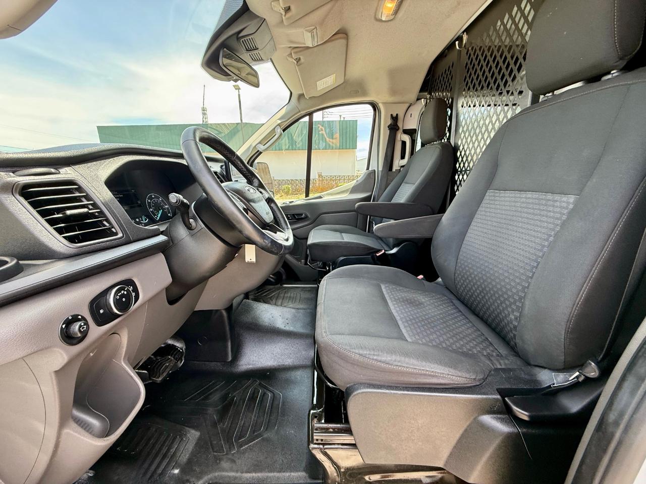 Ford Transit 250 Van Low Roof w/Sliding Pass. 130-in. WB 2020