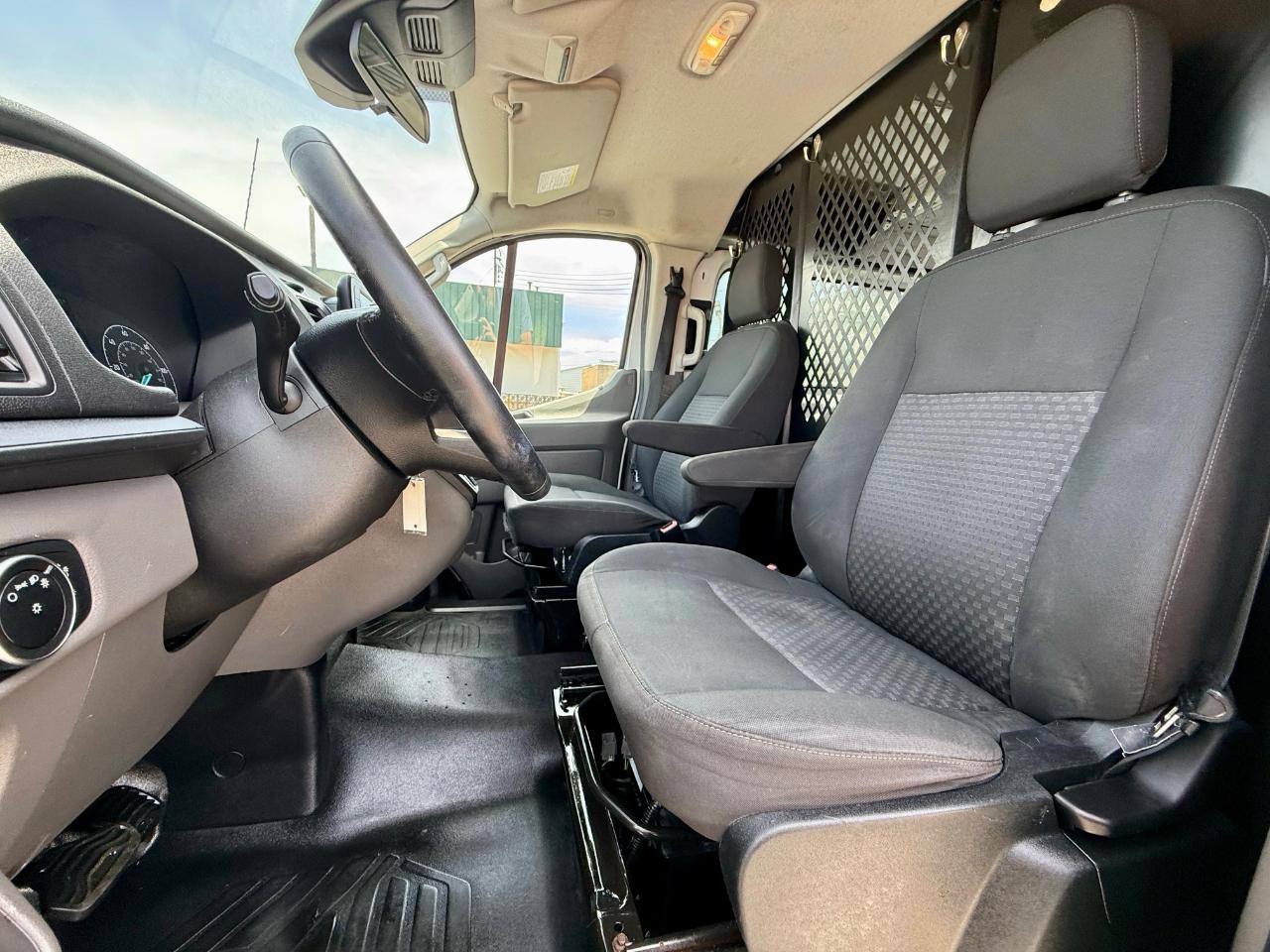 Ford Transit 250 Van Low Roof w/Sliding Pass. 130-in. WB 2020