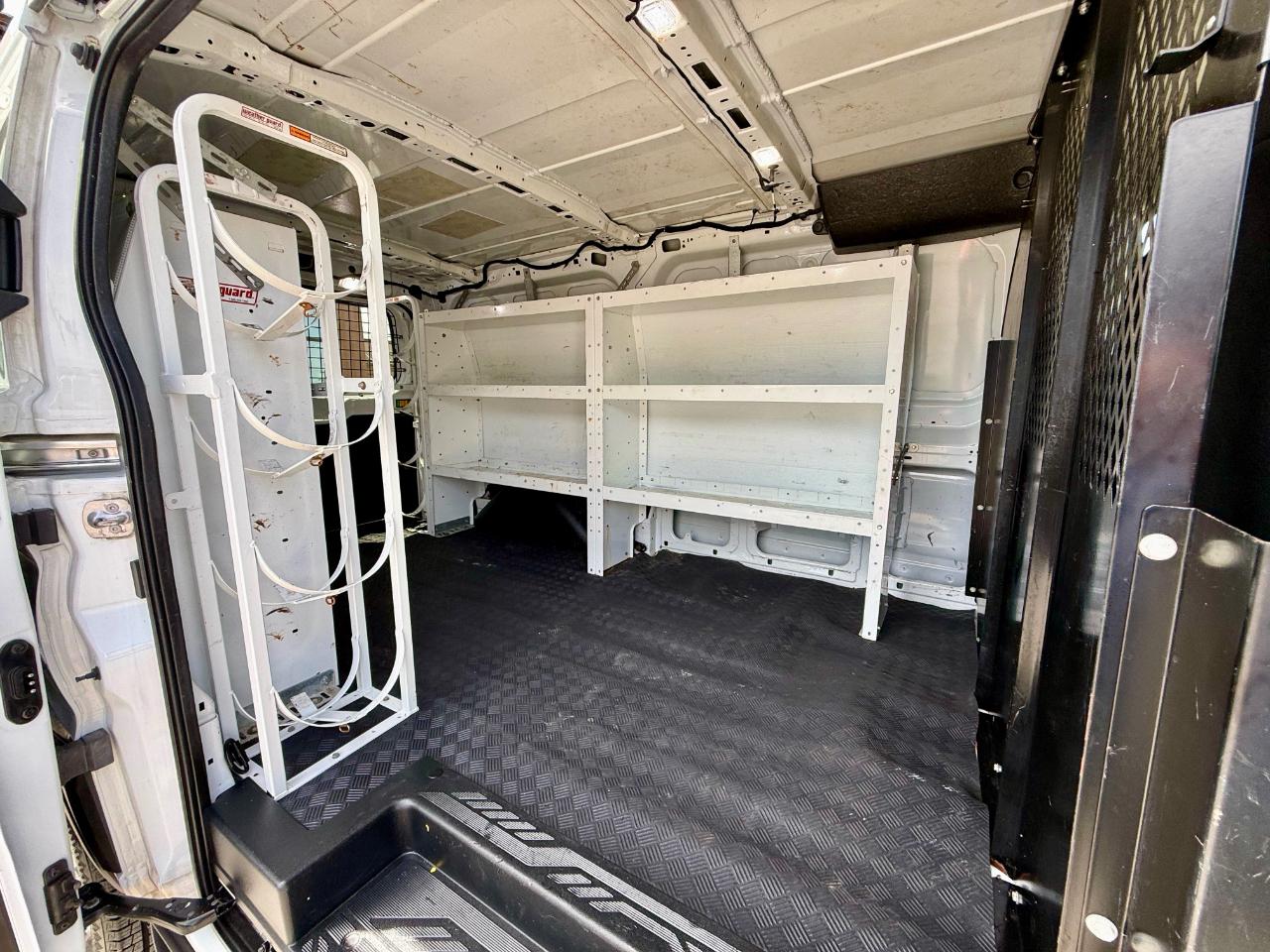 Ford Transit 250 Van Low Roof w/Sliding Pass. 130-in. WB 2020