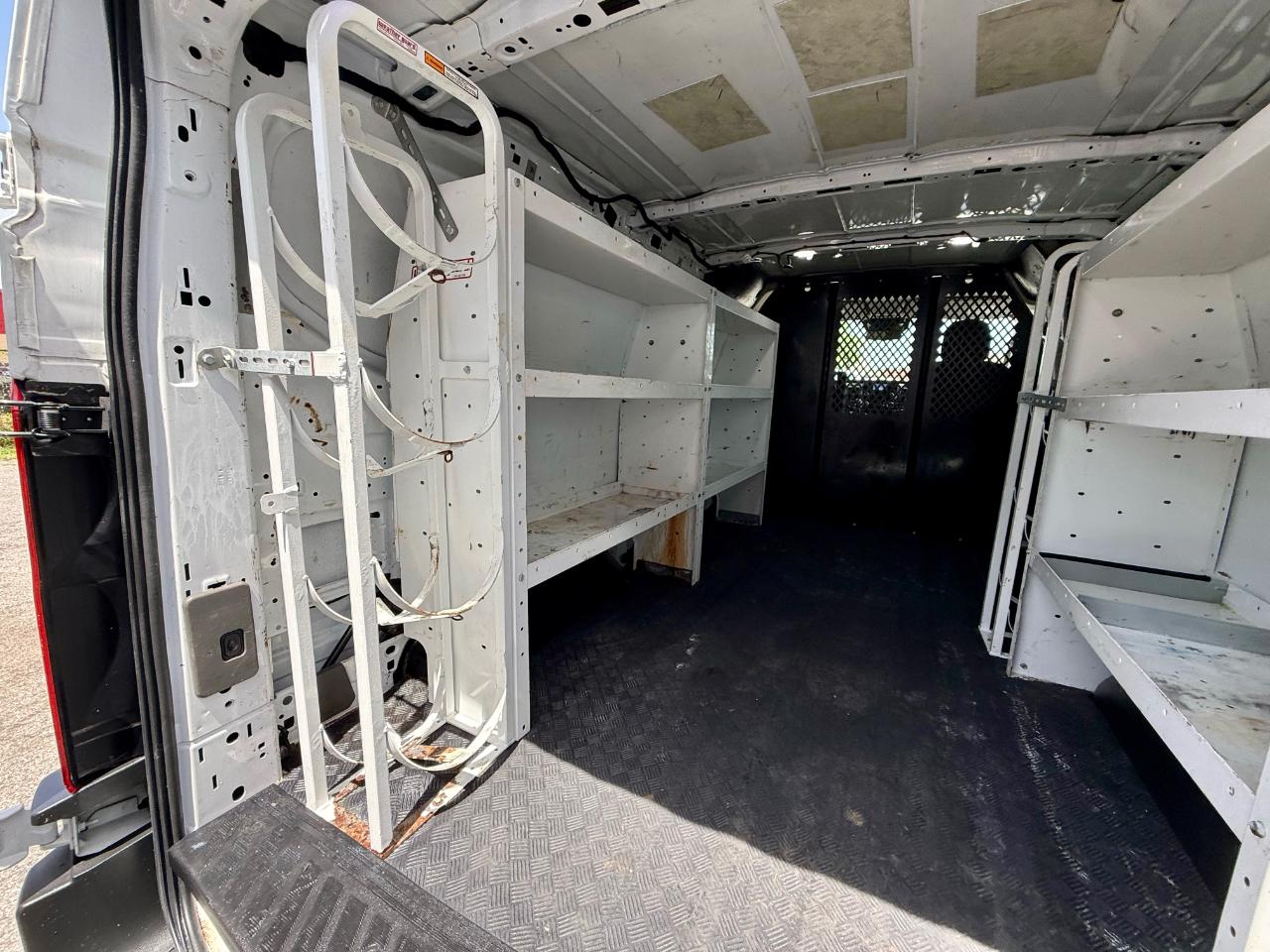 Ford Transit 250 Van Low Roof w/Sliding Pass. 130-in. WB 2020