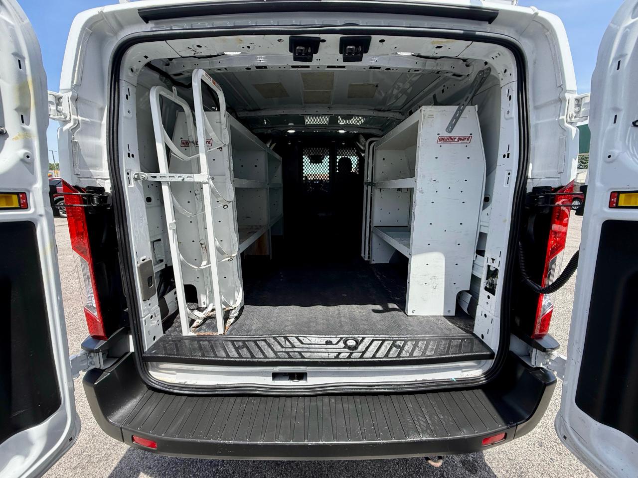 Ford Transit 250 Van Low Roof w/Sliding Pass. 130-in. WB 2020