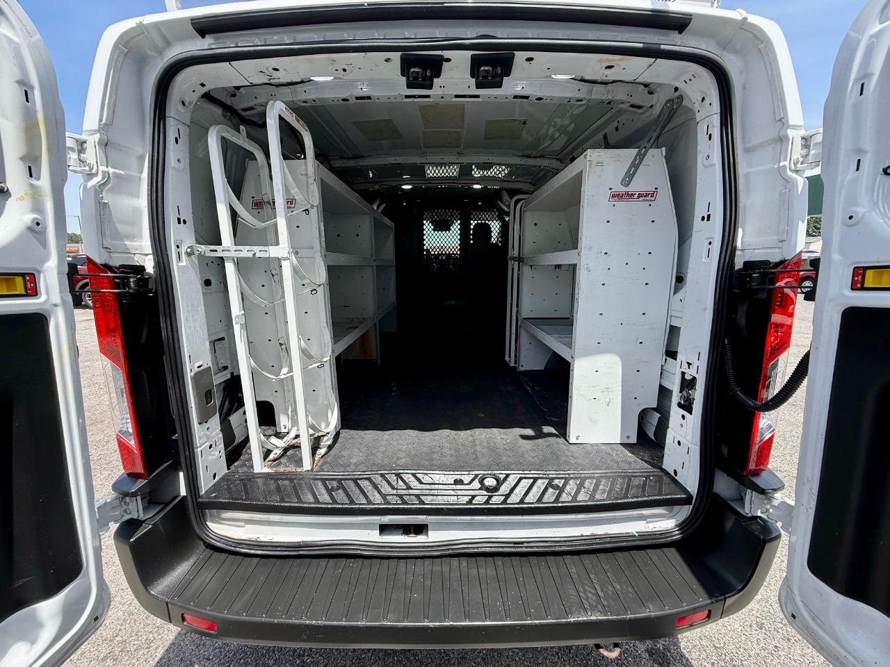 Ford Transit 250 Van Low Roof w/Sliding Pass. 130-in. WB 2020