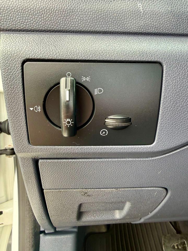 Ford Transit Connect XLT with Side and Rear Door Glass 2012