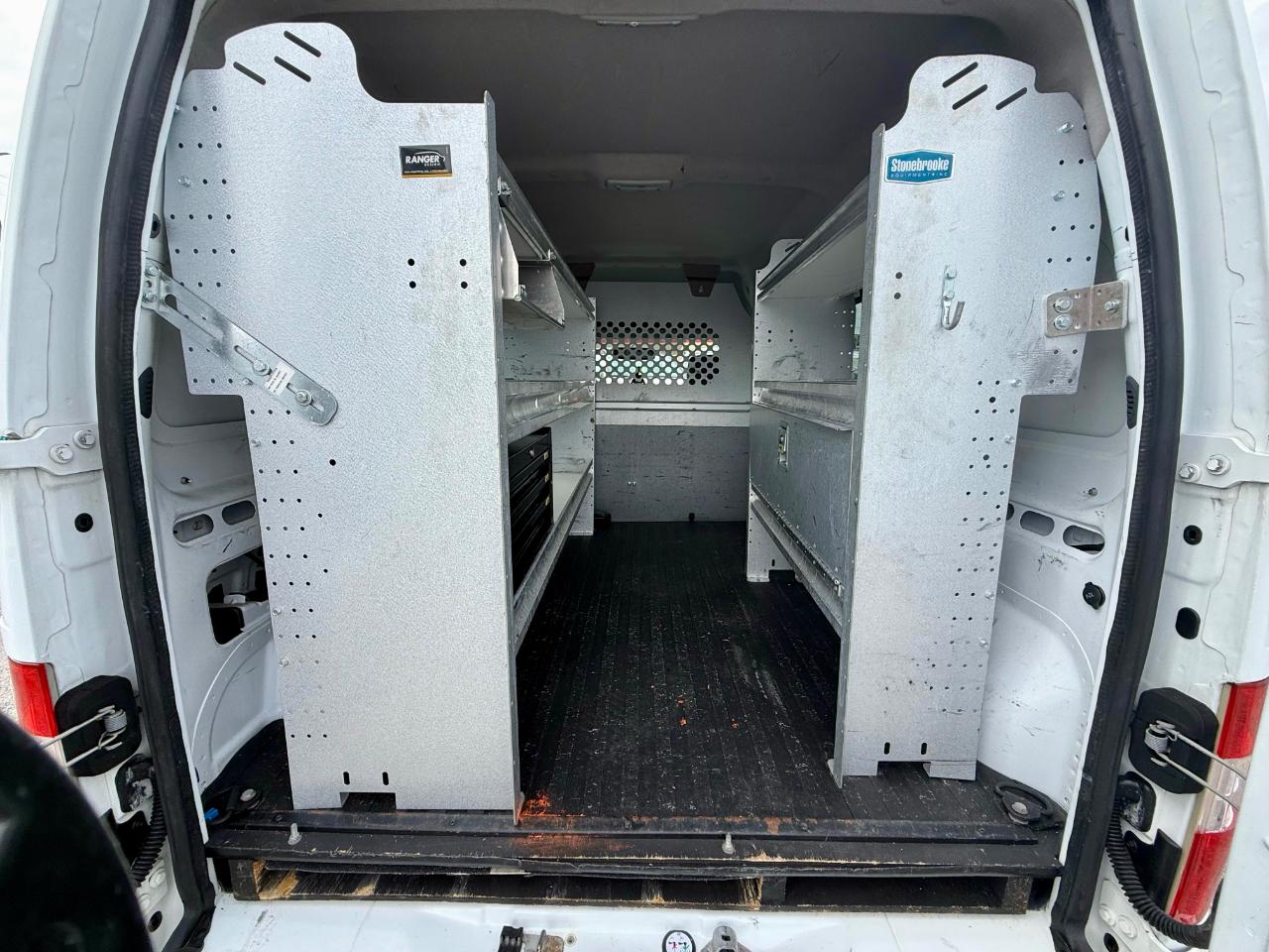 Ford Transit Connect XLT with Side and Rear Door Glass 2012