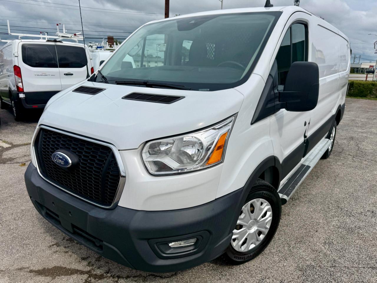 Ford Transit 250 Van Low Roof w/Sliding Pass. 130-in. WB 2021