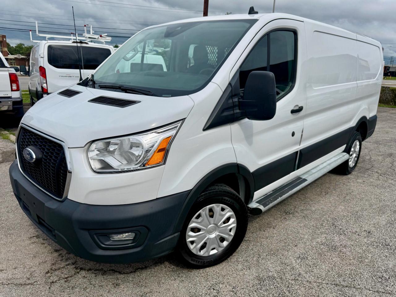 Ford Transit 250 Van Low Roof w/Sliding Pass. 130-in. WB 2021