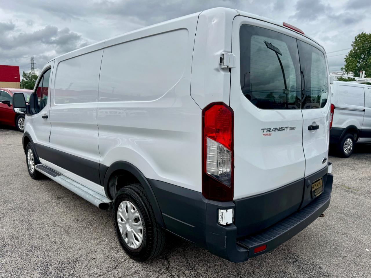 Ford Transit 250 Van Low Roof w/Sliding Pass. 130-in. WB 2021