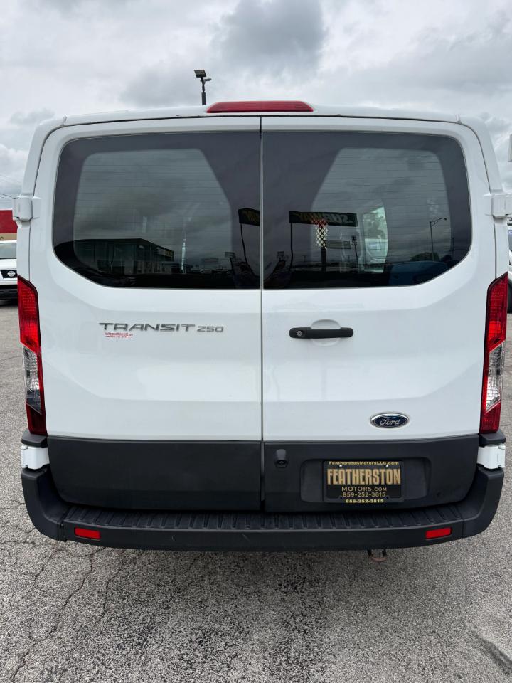 Ford Transit 250 Van Low Roof w/Sliding Pass. 130-in. WB 2021