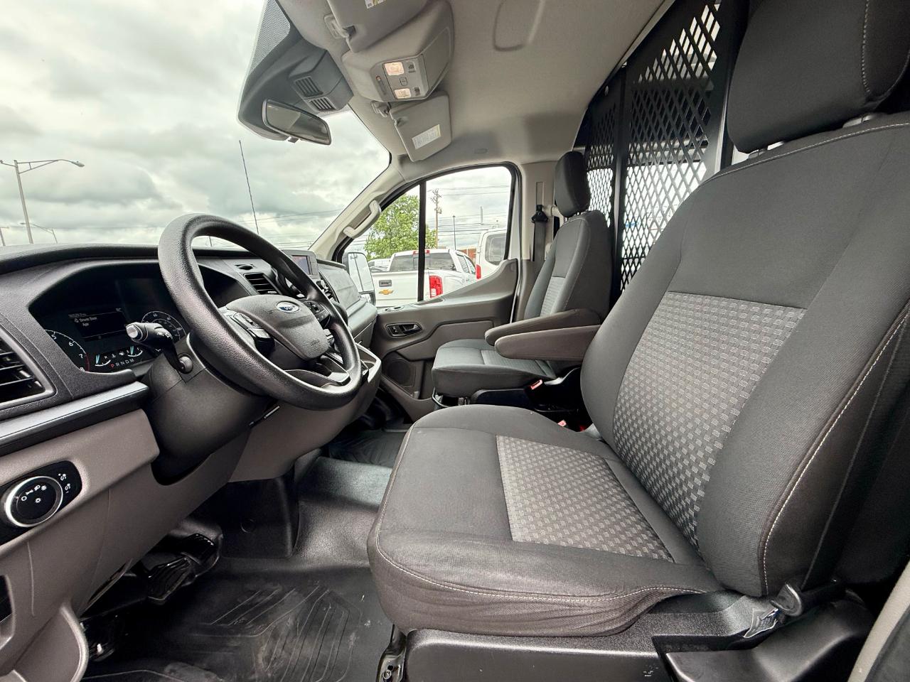 Ford Transit 250 Van Low Roof w/Sliding Pass. 130-in. WB 2021