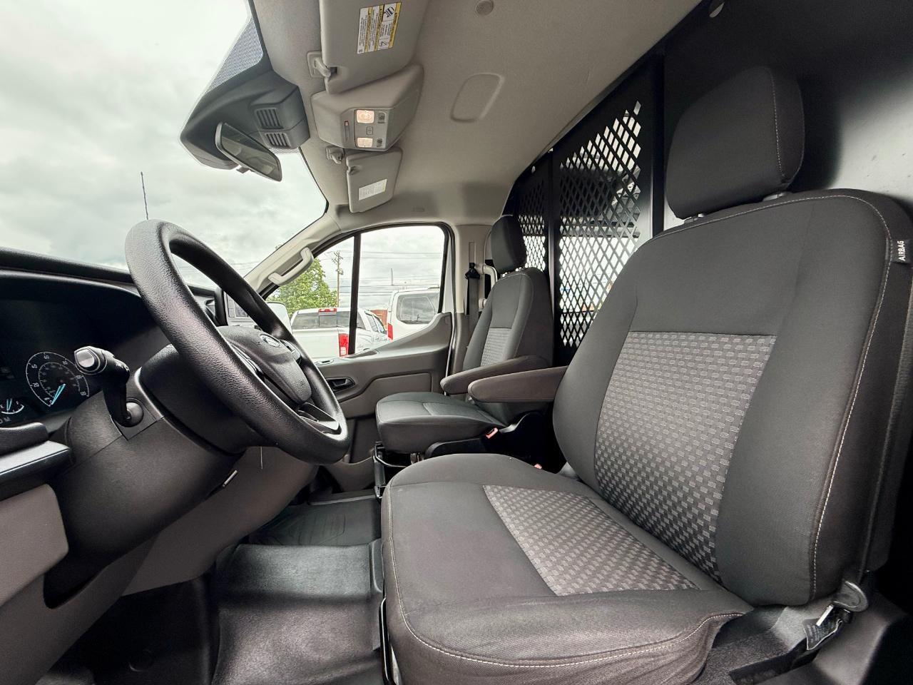 Ford Transit 250 Van Low Roof w/Sliding Pass. 130-in. WB 2021