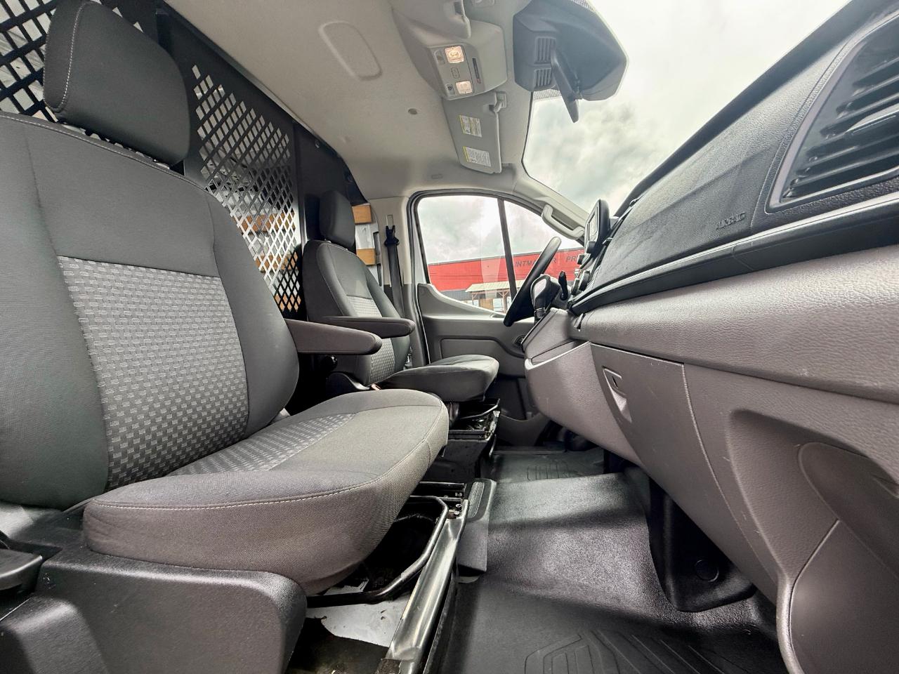 Ford Transit 250 Van Low Roof w/Sliding Pass. 130-in. WB 2021