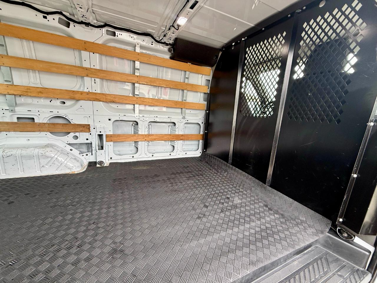 Ford Transit 250 Van Low Roof w/Sliding Pass. 130-in. WB 2021