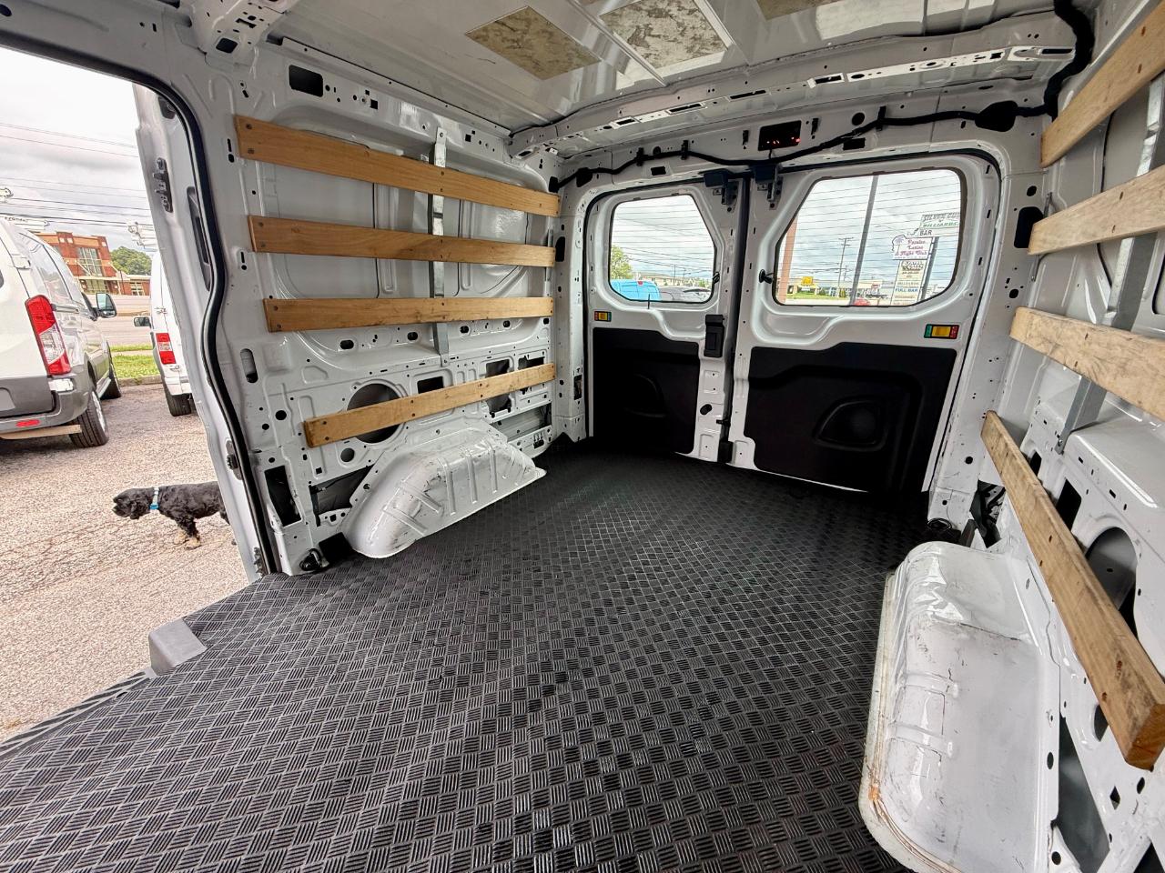 Ford Transit 250 Van Low Roof w/Sliding Pass. 130-in. WB 2021