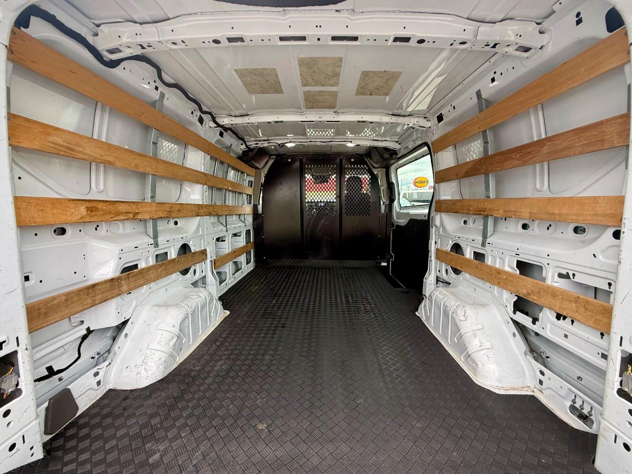 Ford Transit 250 Van Low Roof w/Sliding Pass. 130-in. WB 2021