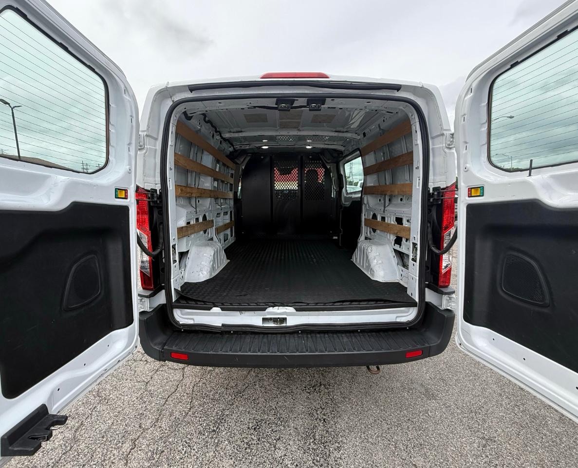Ford Transit 250 Van Low Roof w/Sliding Pass. 130-in. WB 2021