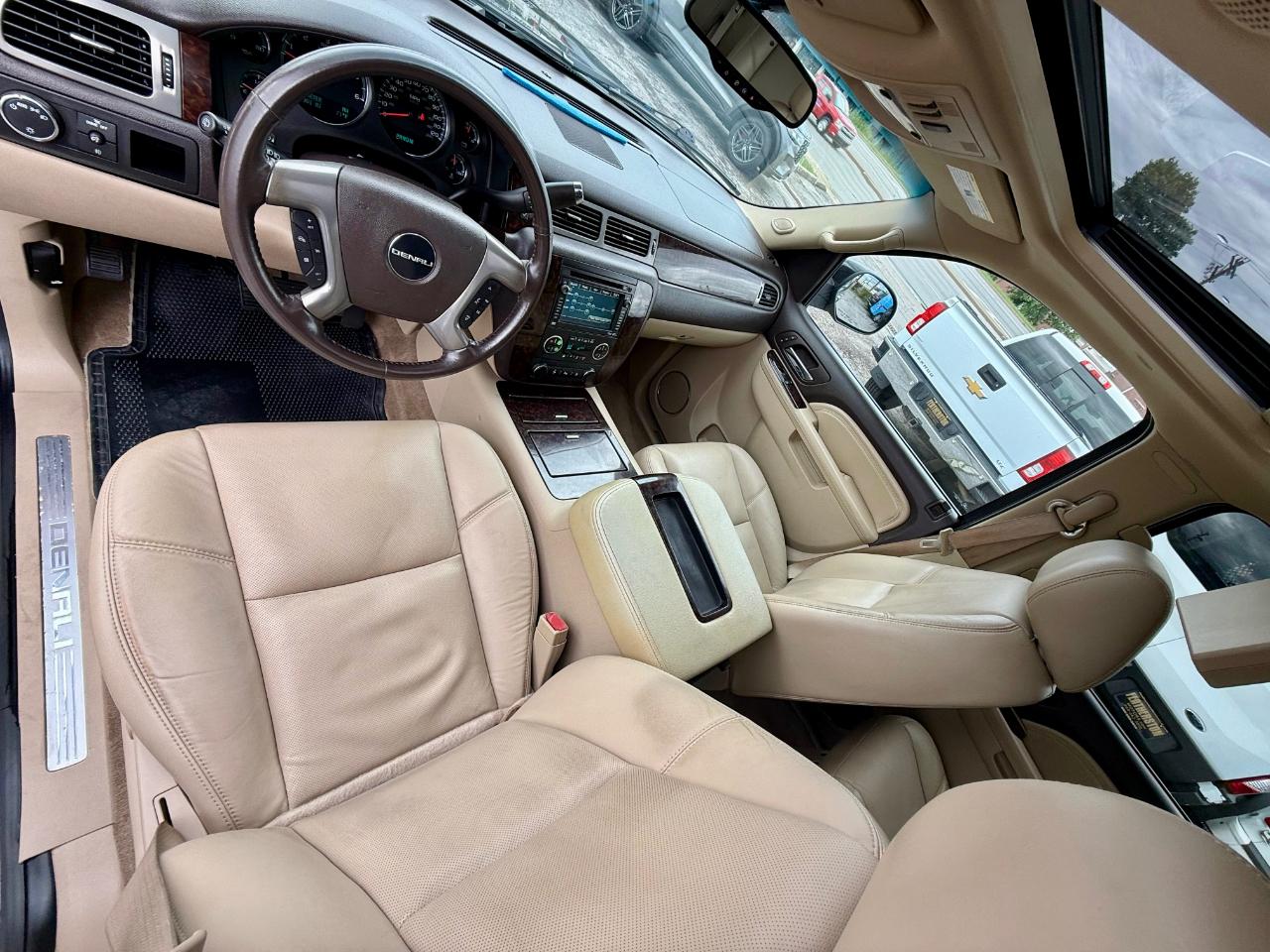 GMC Yukon Denali XL AWD 2010