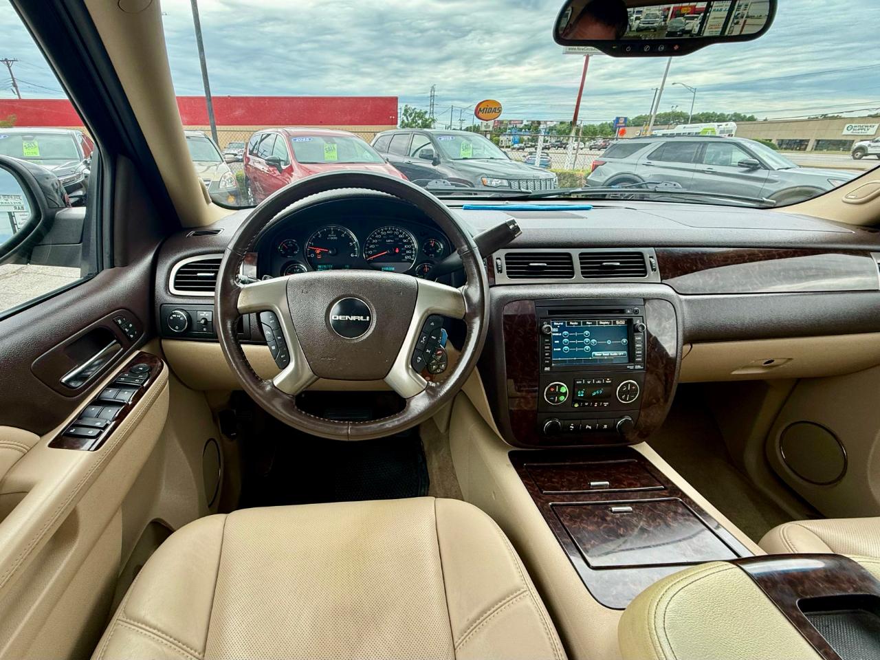 GMC Yukon Denali XL AWD 2010