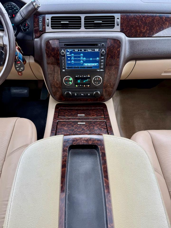 GMC Yukon Denali XL AWD 2010