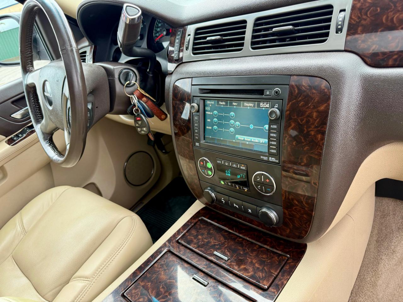 GMC Yukon Denali XL AWD 2010