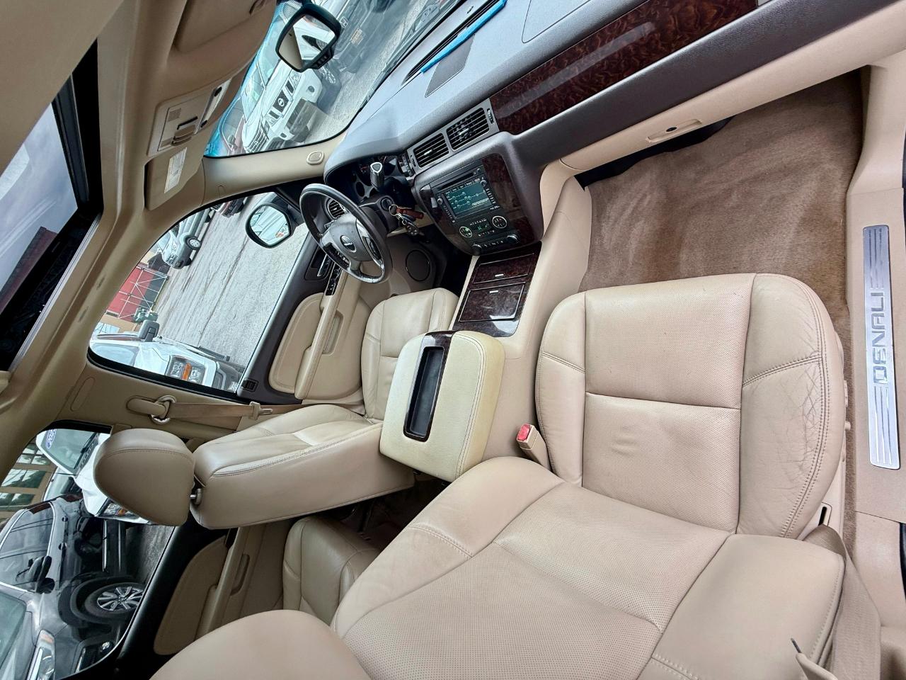 GMC Yukon Denali XL AWD 2010