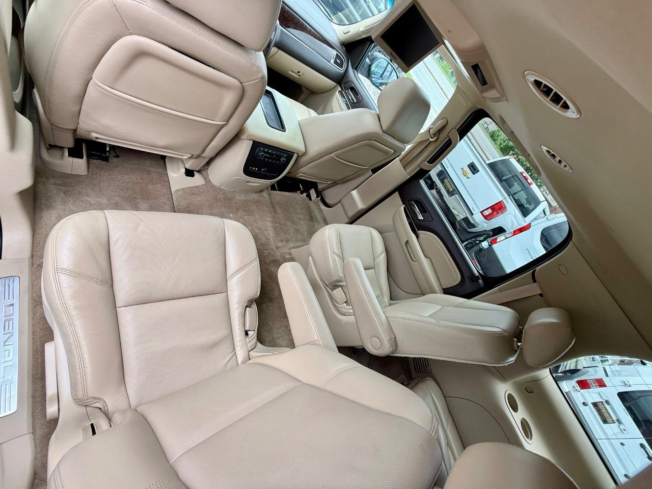 GMC Yukon Denali XL AWD 2010