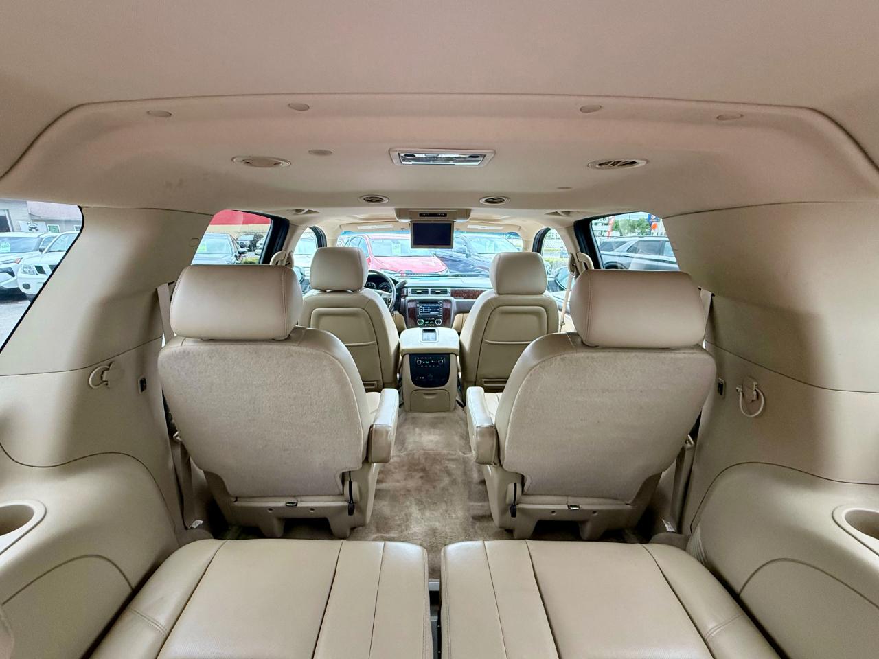 GMC Yukon Denali XL AWD 2010