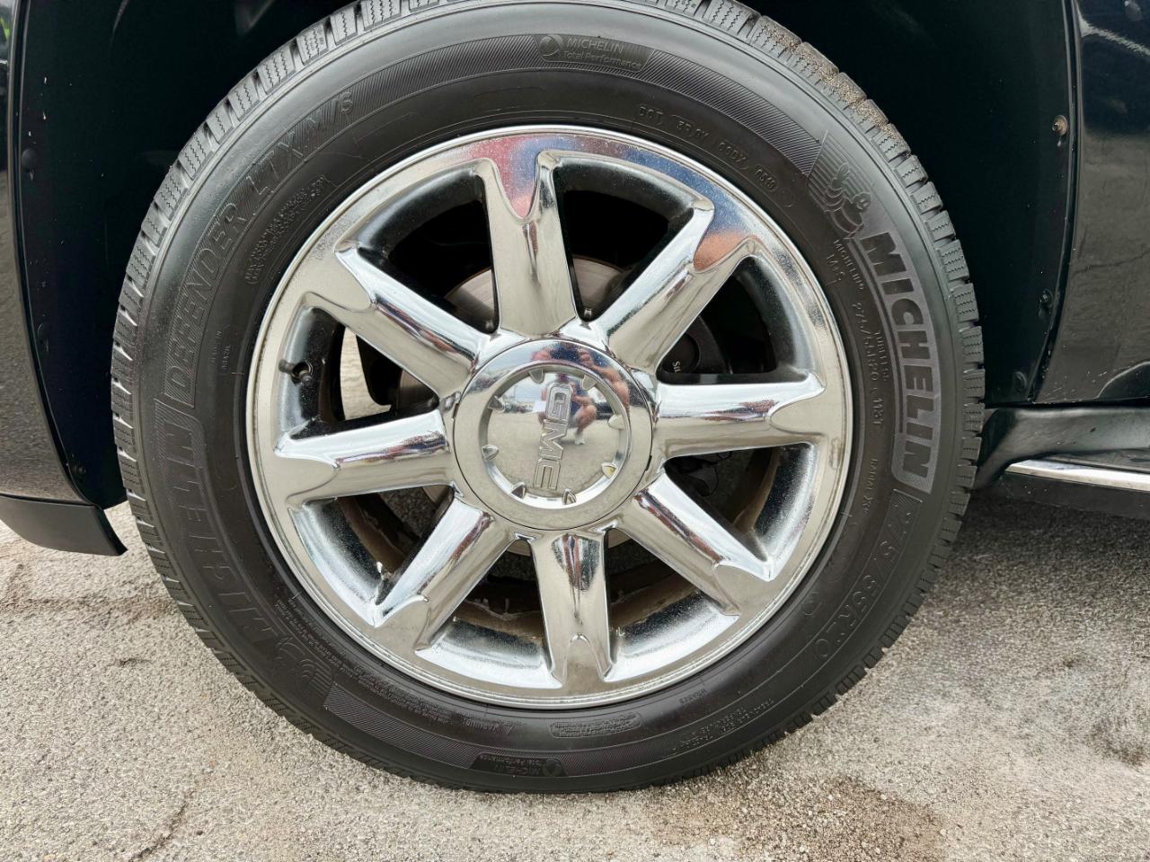GMC Yukon Denali XL AWD 2010