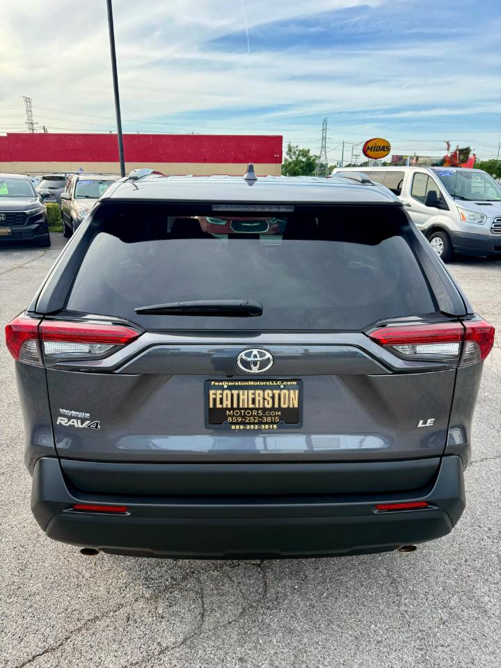 Toyota RAV4 LE 2021