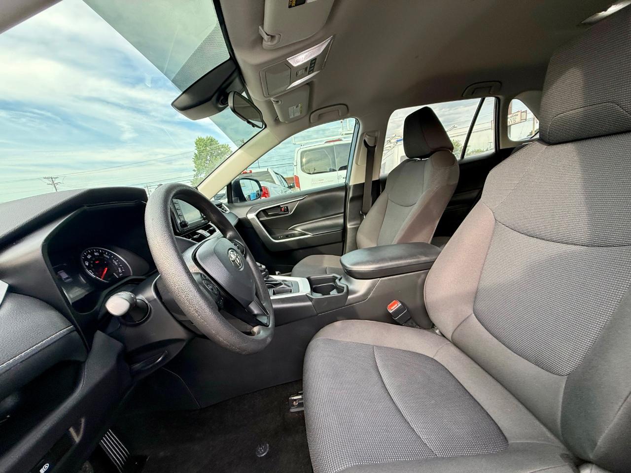Toyota RAV4 LE 2021