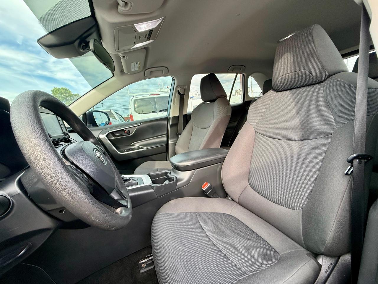 Toyota RAV4 LE 2021