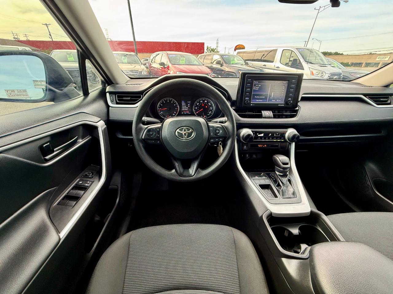 Toyota RAV4 LE 2021