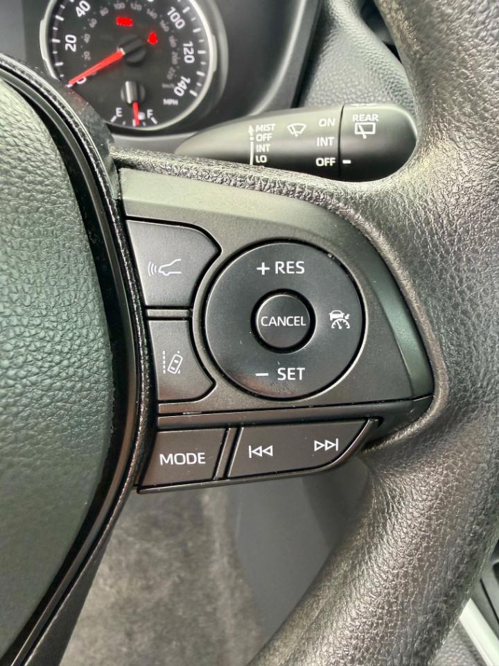 Toyota RAV4 LE 2021